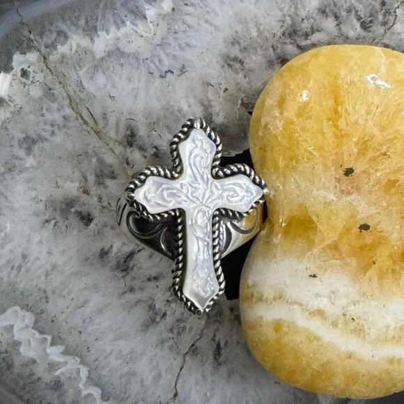 Carolyn Pollack Sterling Carved Mother of Pearl Decorated Cross Ring For Women - Picture 4 of 10